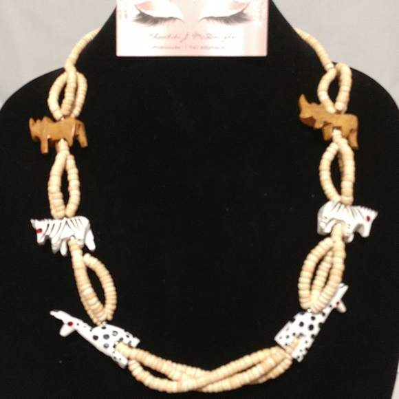 Handcrafted wooden necklace - Picture 3 of 6